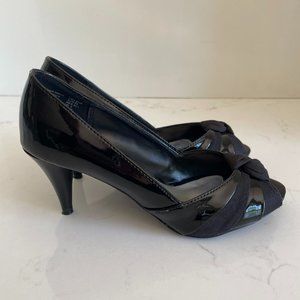 Predictions Womens Open Toe Black Patent High Heel Shoe Style Lindy Size 6.5W